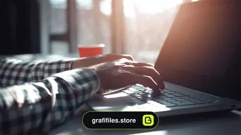 فوتیج تایپ کردن و نوشیدن قهوه